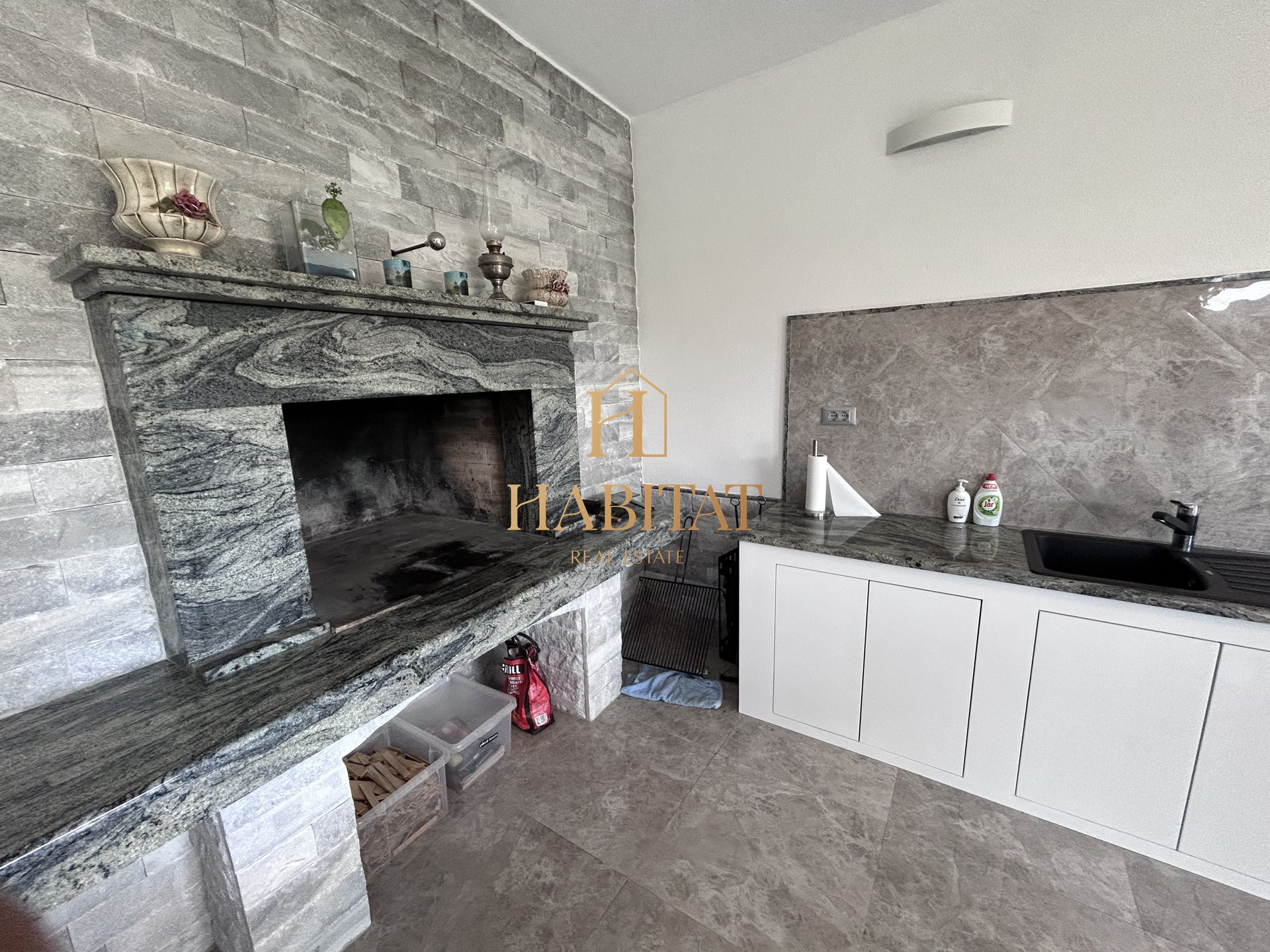 Haus Zu verkaufen - SPLITSKO-DALMATINSKA SUPETAR