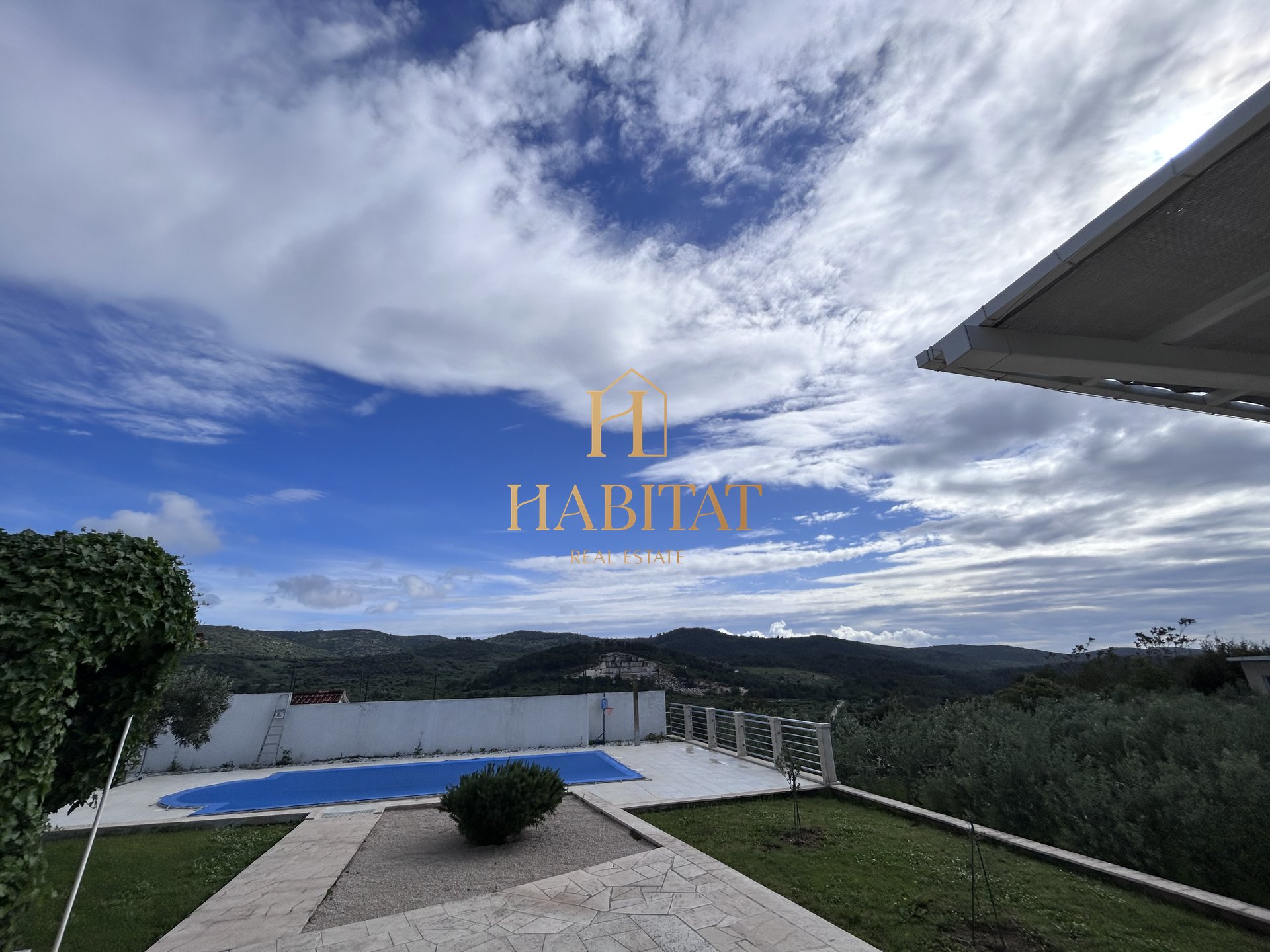 Haus Zu verkaufen - SPLITSKO-DALMATINSKA SUPETAR