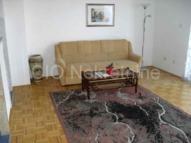 Dům na prodej 491 m² – Podstrana