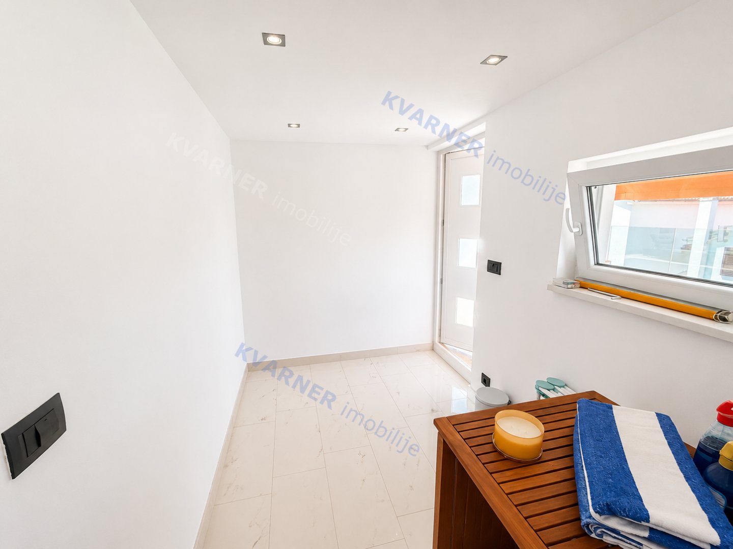 Flat For sale -  Njivice