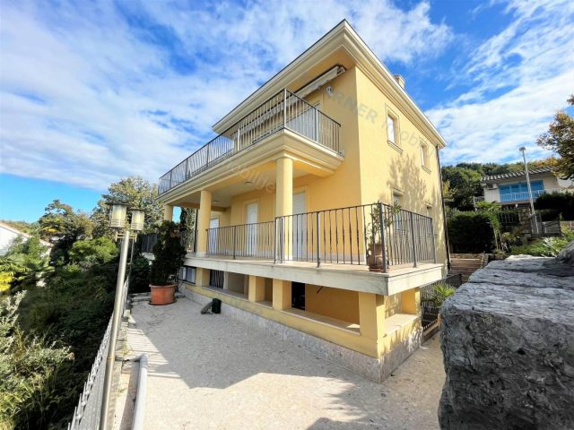 Kuća na prodaju 230 m² – Njivice