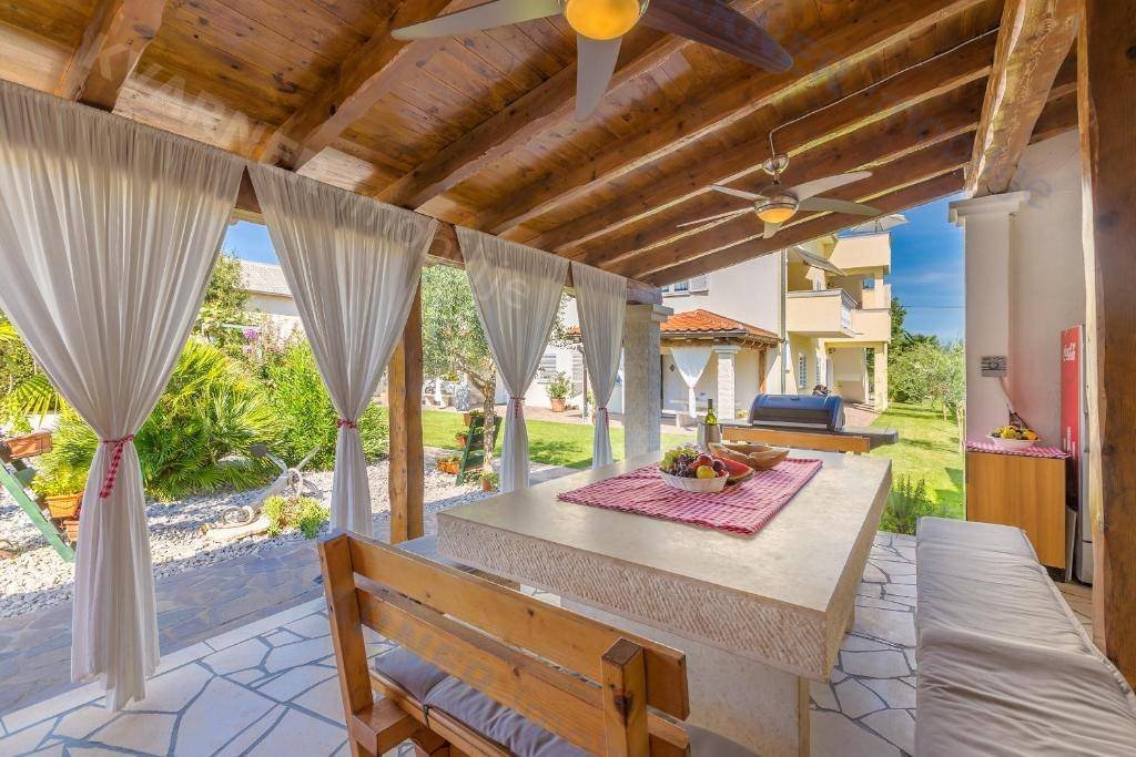 Haus Zu verkaufen - Primorsko-goranska Malinska