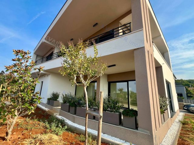 Kuća na prodaju 200 m² – Grad Krk