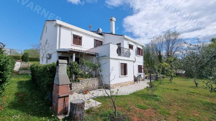 Kuća na prodaju 367 m² – Njivice