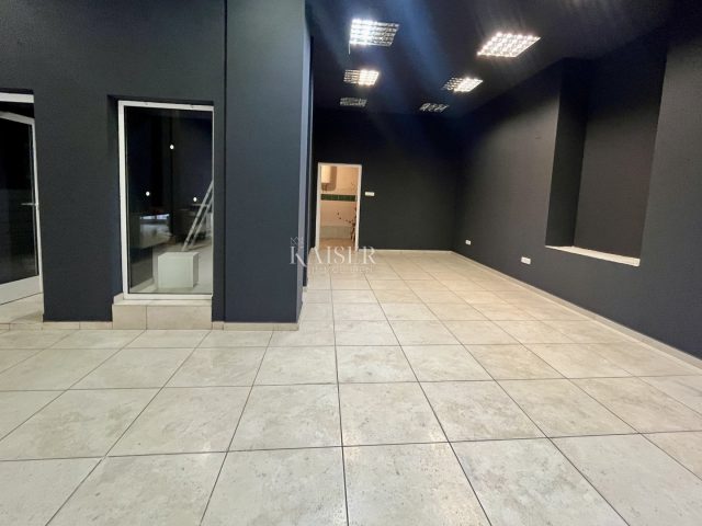Poslovni prostori na predaj 117 m² – Sušak
