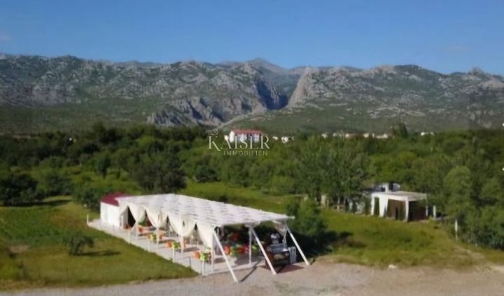 Poslovni prostor na prodaju 250 m² – Seline