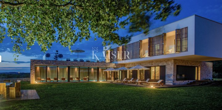 Dům na prodej 480 m² – Baderna
