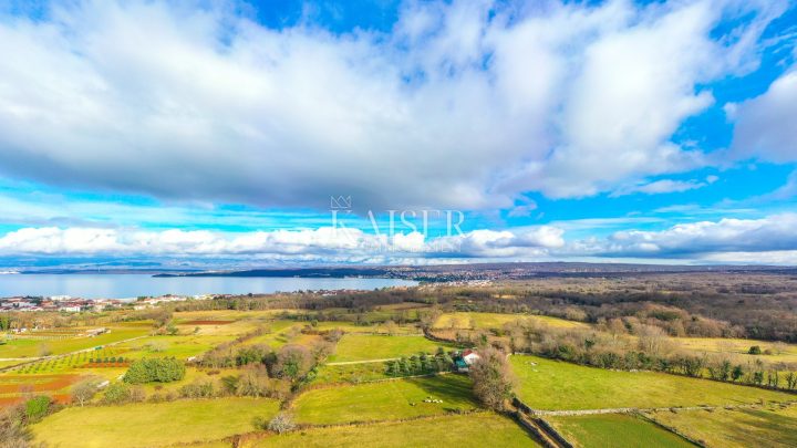 Terreno in vendita 2580 m² – Porat