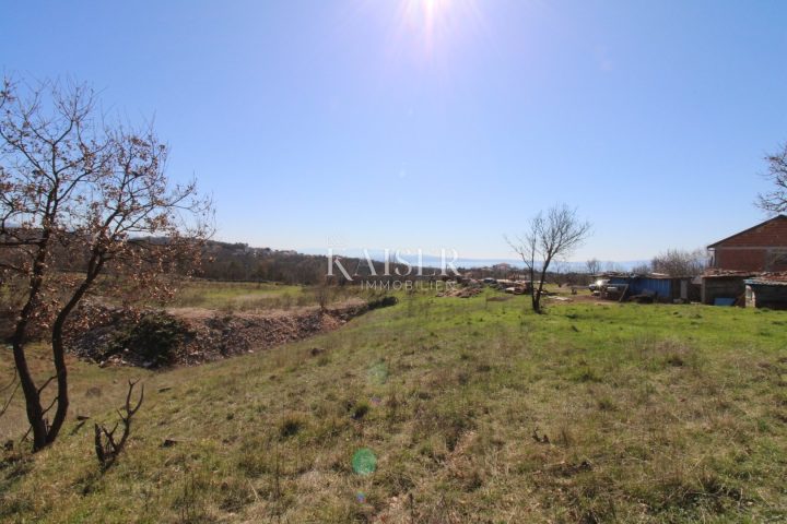 Pozemok na predaj 7551 m² – Drenova