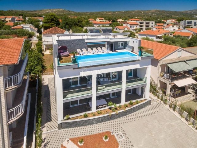 Kuća na prodaju 380 m² – Zečevo Rogozničko