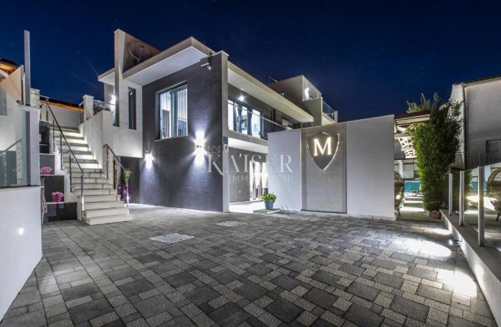 Kuća na prodaju 370 m² – Rogoznica