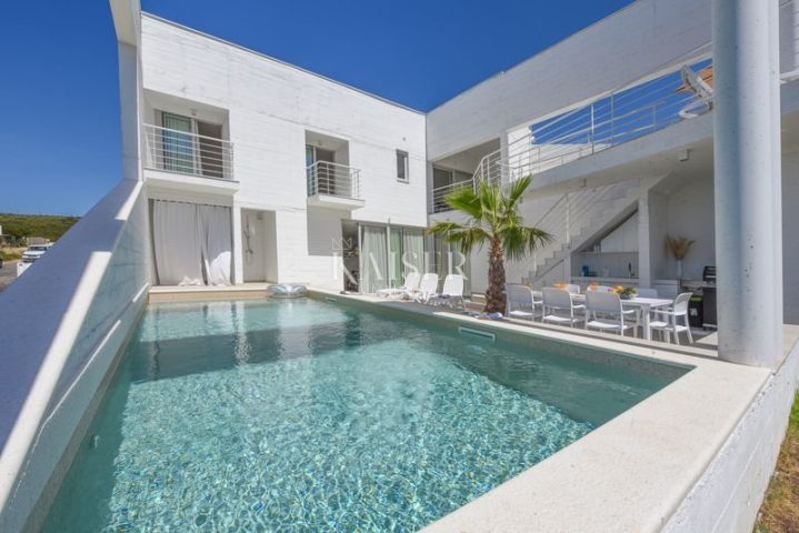 Haus zu verkaufen 220 m² – Debeljak