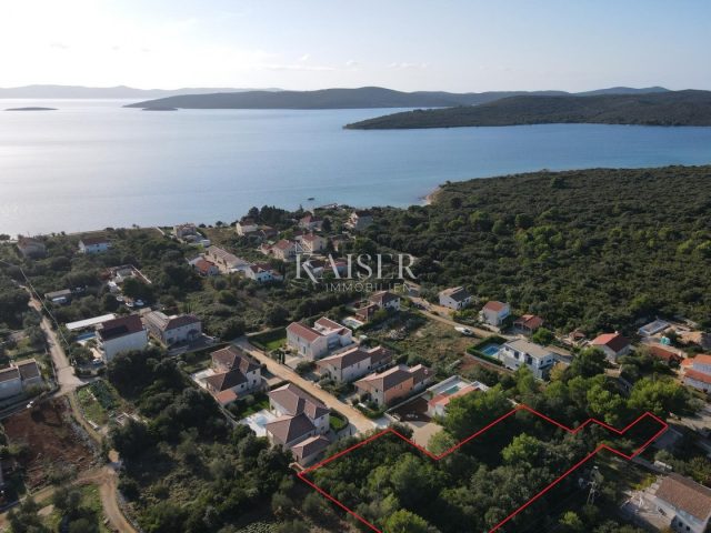 Zemljište na prodaju 1920 m² – Ugljan
