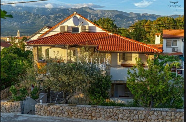 Kuća na prodaju 200 m² – Vinjerac