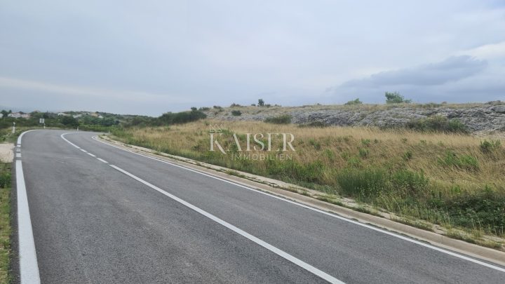 Zemljište na prodaju 1294 m² – Rtina