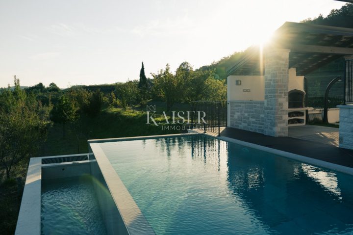 House for sale 275 m² – Momjan
