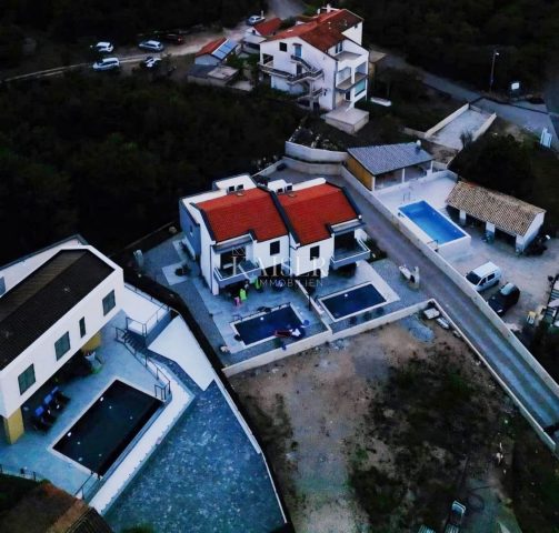 Kuća na prodaju 300 m² – Risika