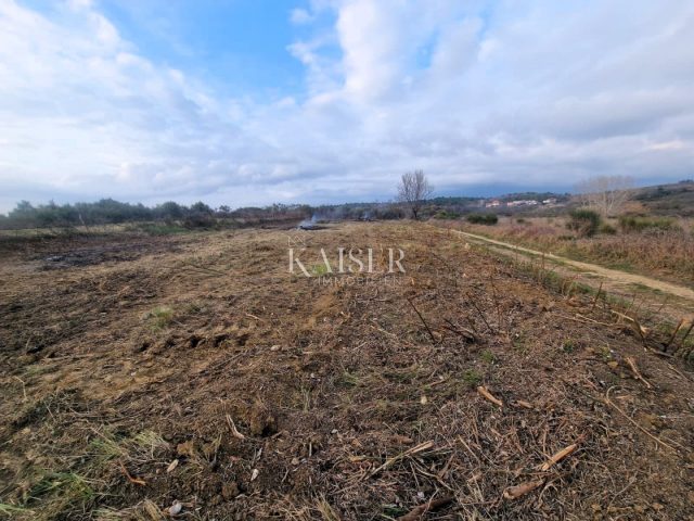 Zemljište na prodaju 1513 m² – Krneza