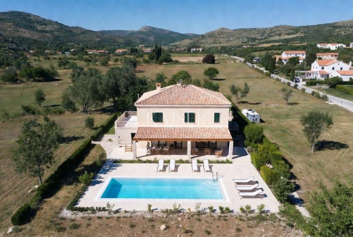 Zemljište na prodaju 800 m² – Poličnik