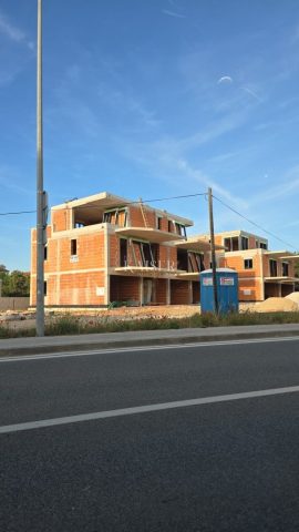 Stan na prodaju 64 m² – Brodarica