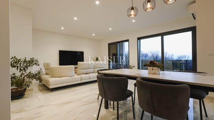 Kuća za najam 219 m² – Kostrena