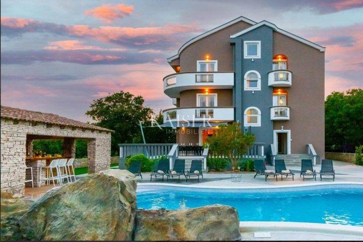 Kuća na prodaju 780 m² – Zaton