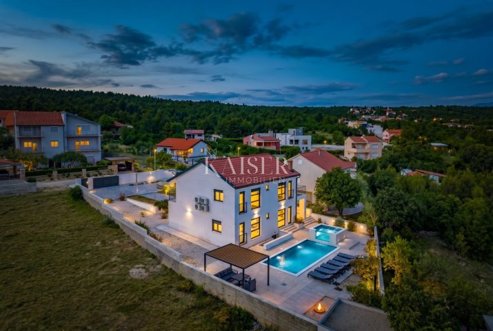 Kuća na prodaju 189 m² – Pridraga