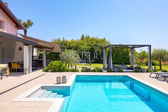 Kuća za najam 220 m² – Pobri