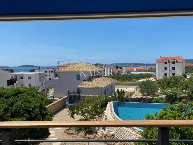 Kuća na prodaju 375 m² – Brodarica