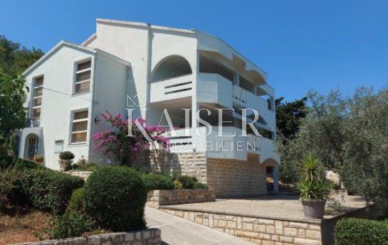 Kuća na prodaju 400 m² – Ugljan