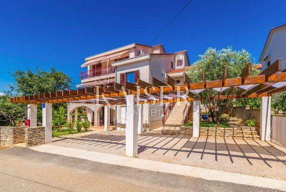 Haus zu verkaufen 410 m² – Pinezići
