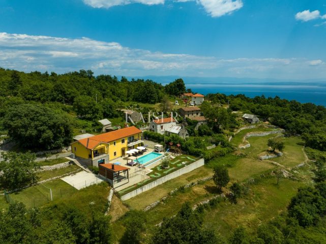 Kuća na prodaju 240 m² – Mošćenička Draga