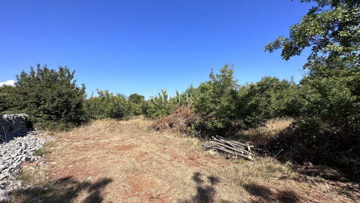 Zemljište na prodaju 2600 m² – Pinezići