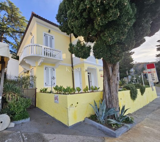 Poslovni prostor na prodaju 220 m² – Omišalj