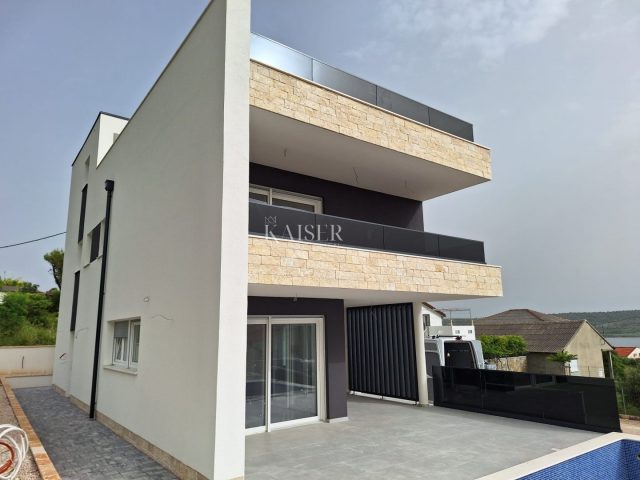 Kuća na prodaju 191 m² – Rtina