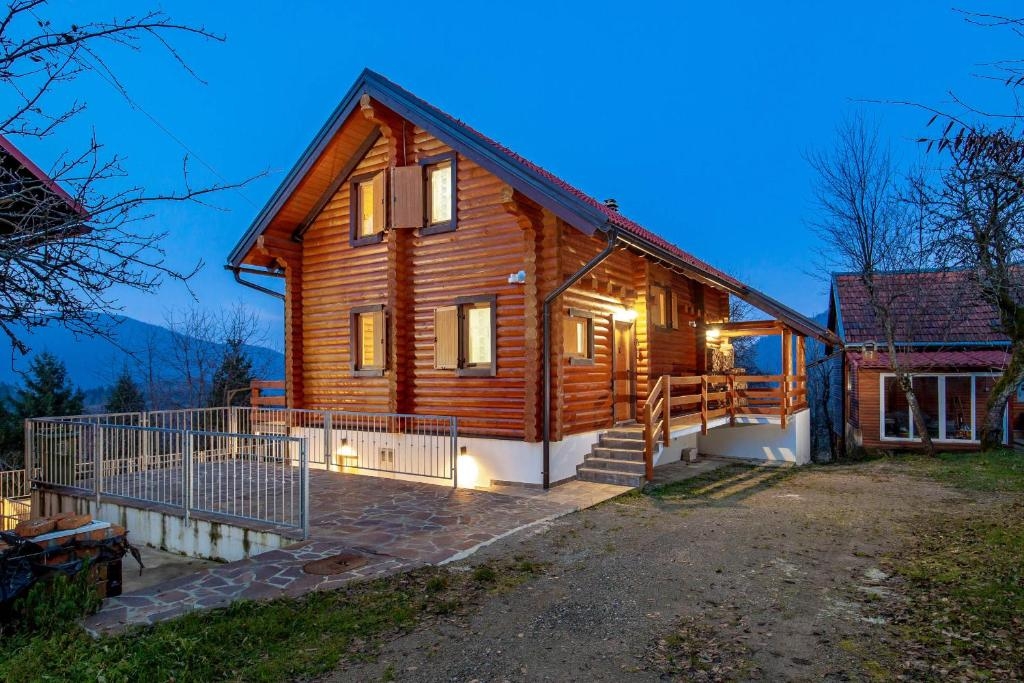 Hiša Na predaj -  Brod na Kupi