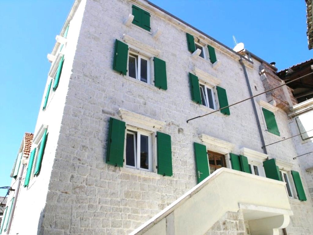 House For sale - SPLITSKO-DALMATINSKA  TROGIR 