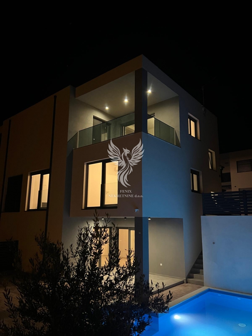 Hiša Na predaj -  Vodice
