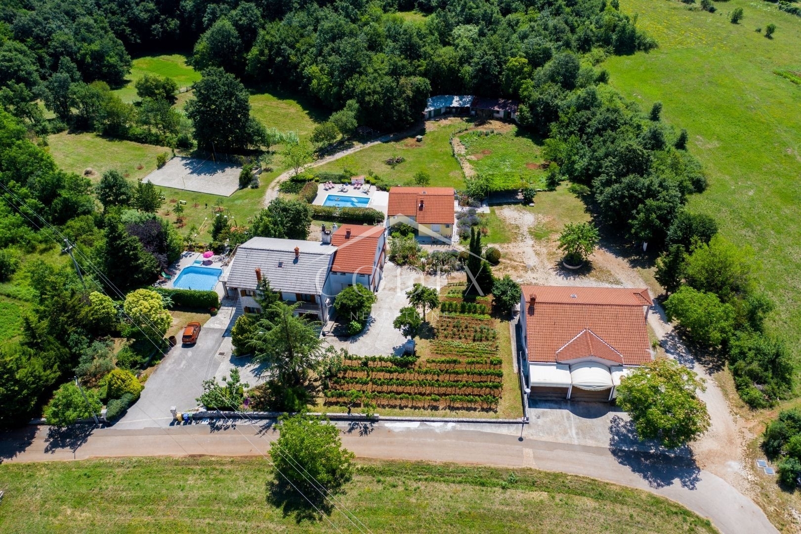 Hiša Na predaj -  Križanci