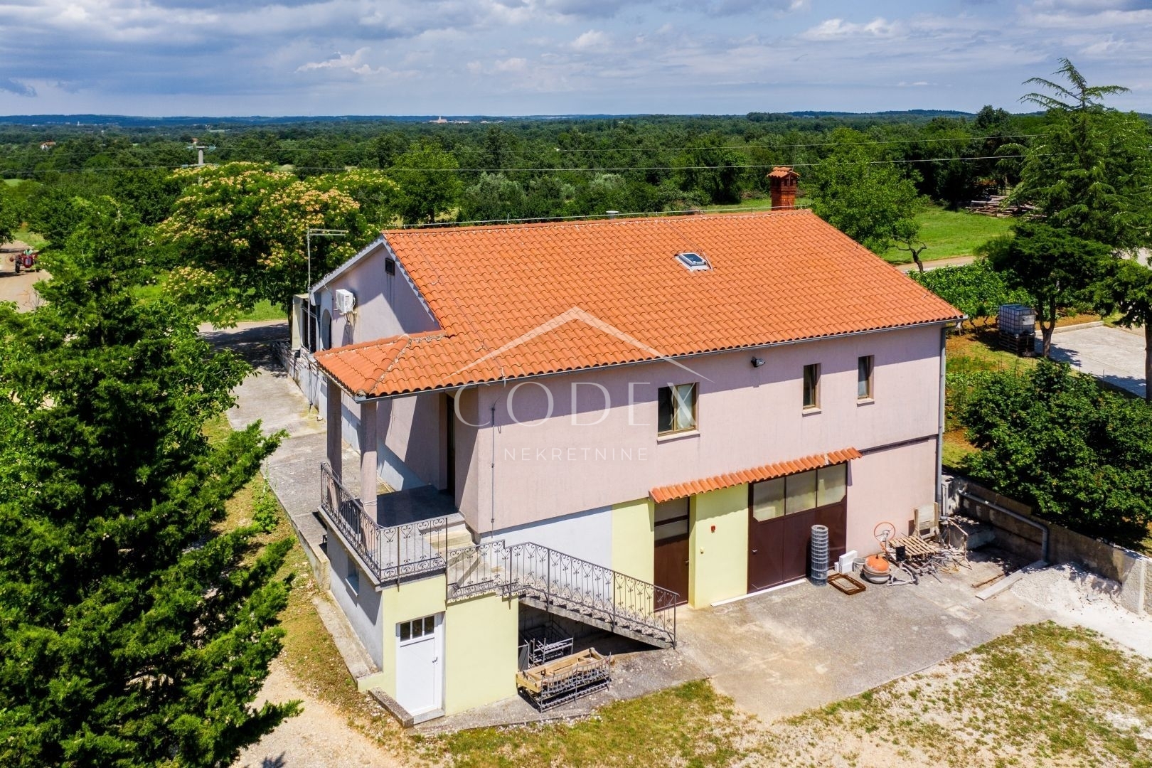 Hiša Na predaj -  Križanci