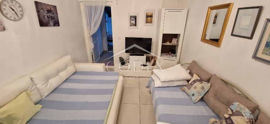 Flat For sale Cres