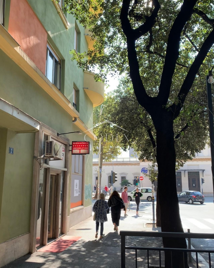 Komerčné Na predaj -  Centar