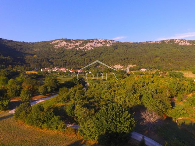 Zemljište na prodaju 569 m² – Buzet