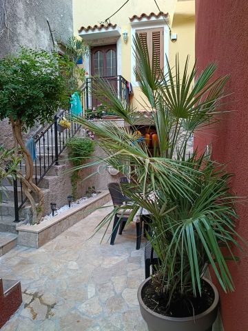 House For sale — Cres