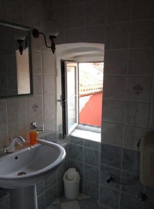 House For sale -  Cres