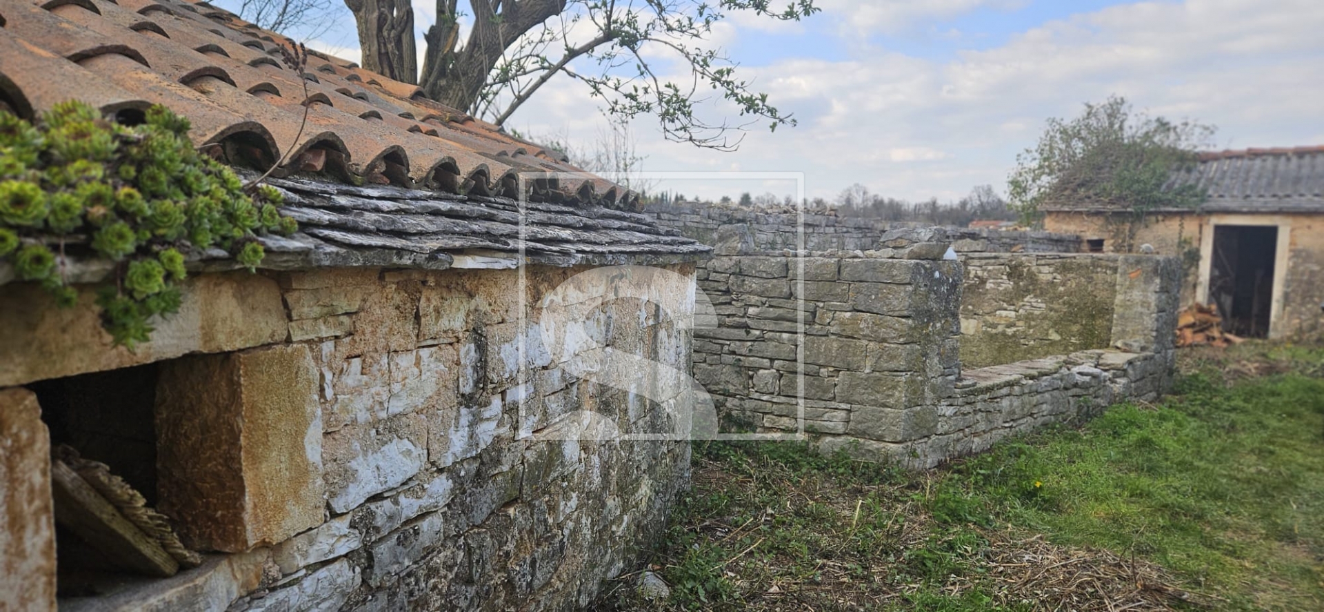 Kuća Na prodaju -  Cere