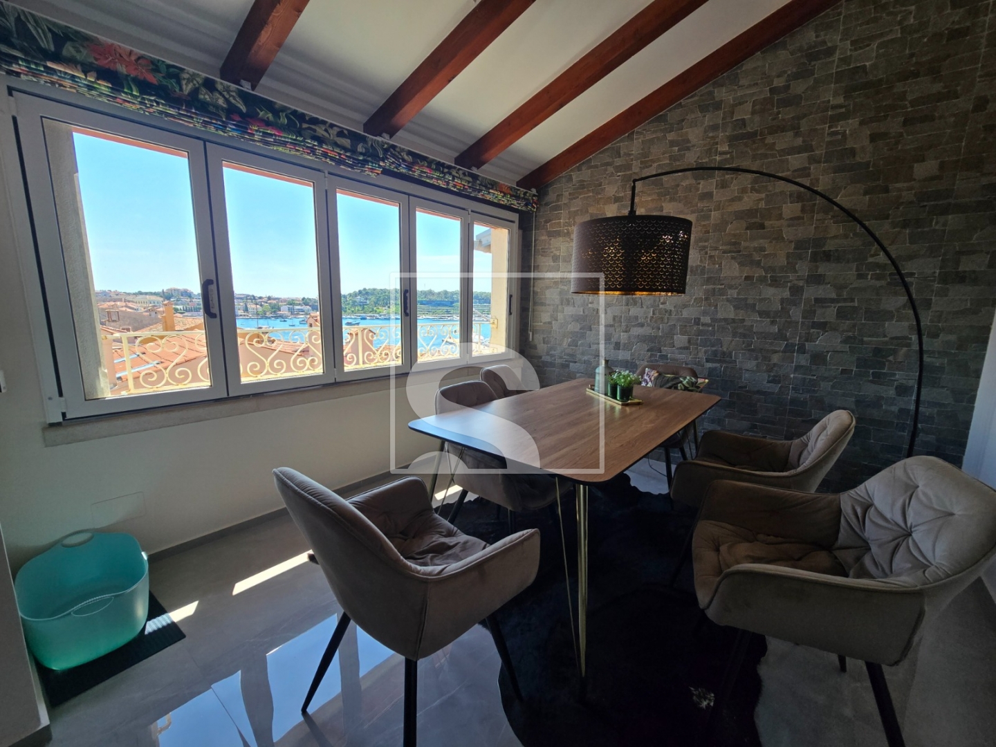 Mieszkanie Na sprzedaż -  Rovinj