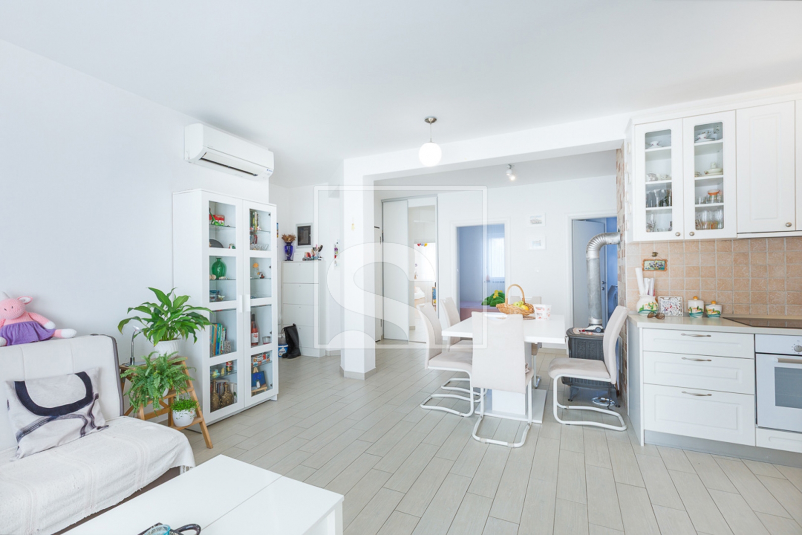 Flat For sale Pula