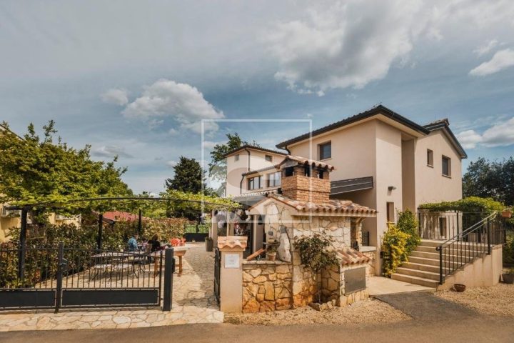 Kuća na prodaju 274 m² – Poreč