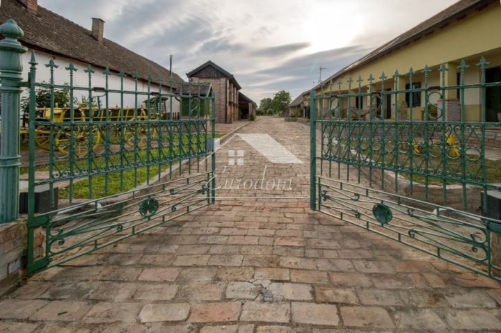 House For sale — Kneževi Vinogradi